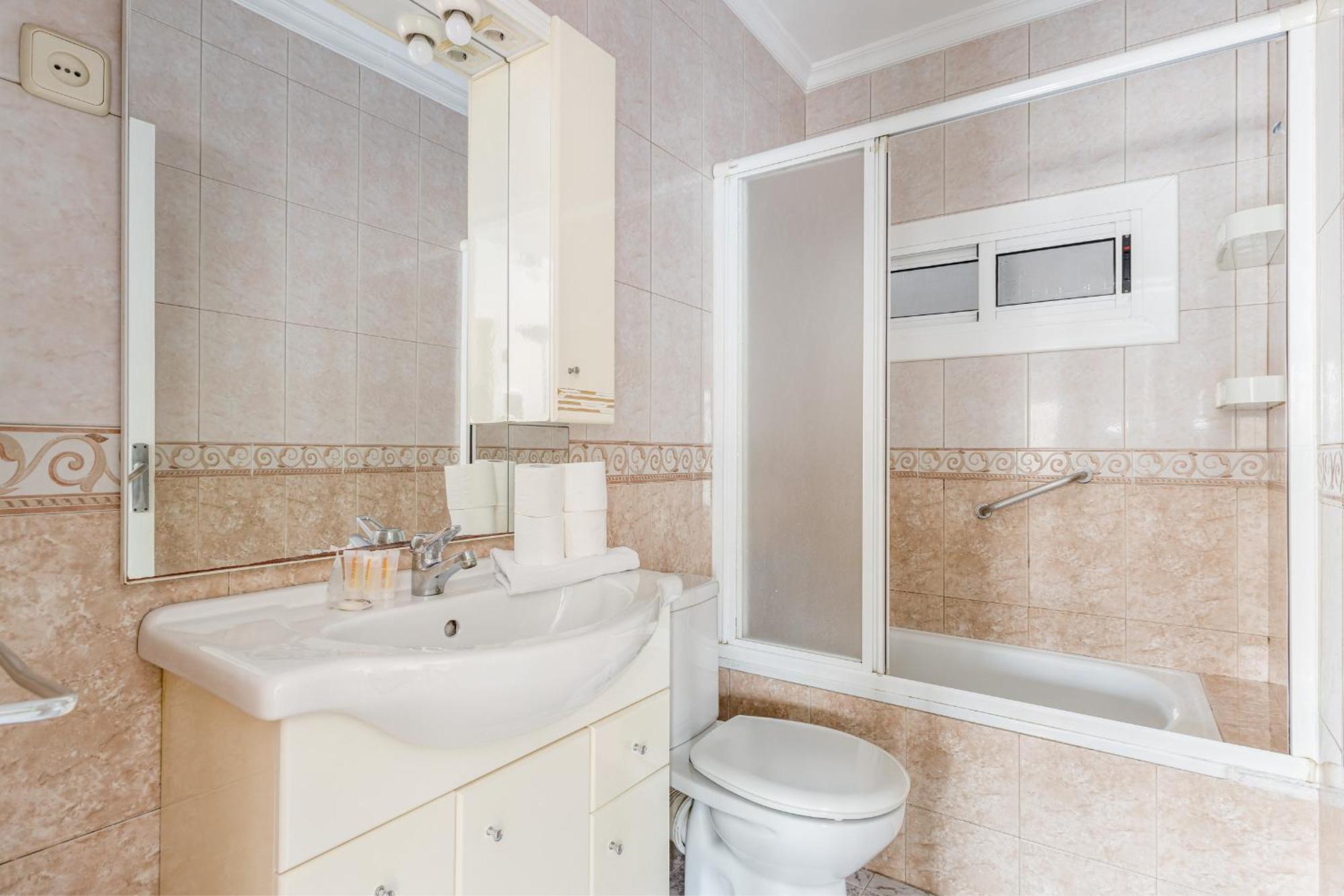 Besos - Bright Apartment Close To Congress & Port Sant Adria de Besos Buitenkant foto